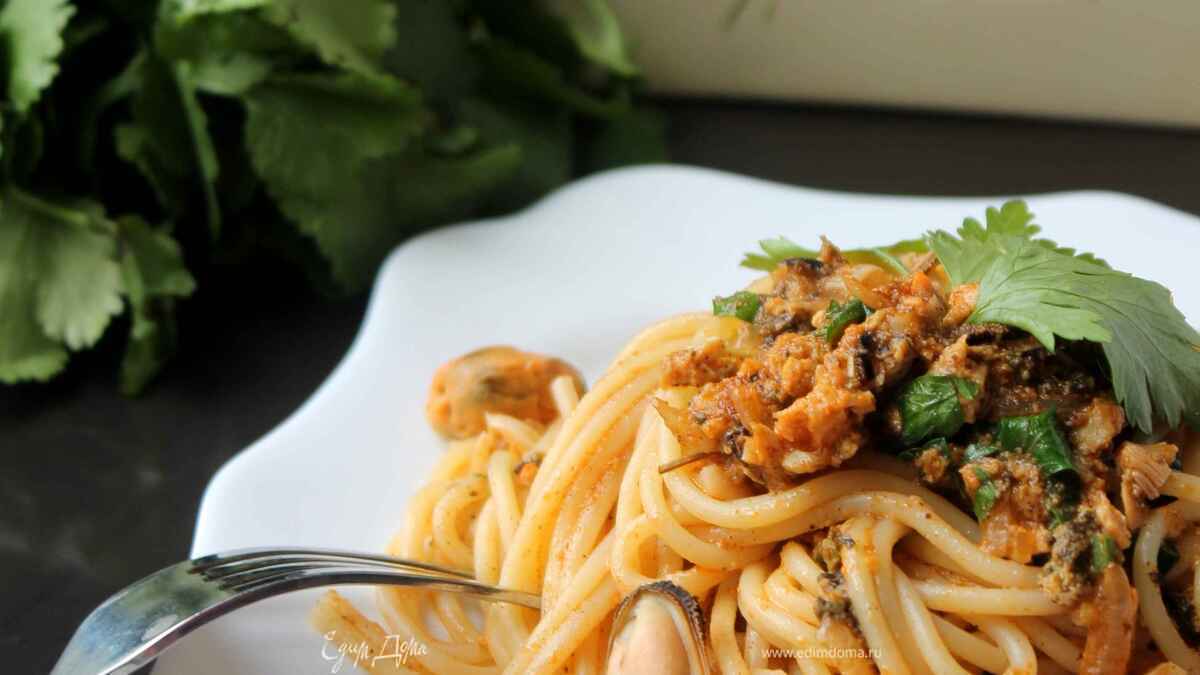 Спагетти с соусом из мидий