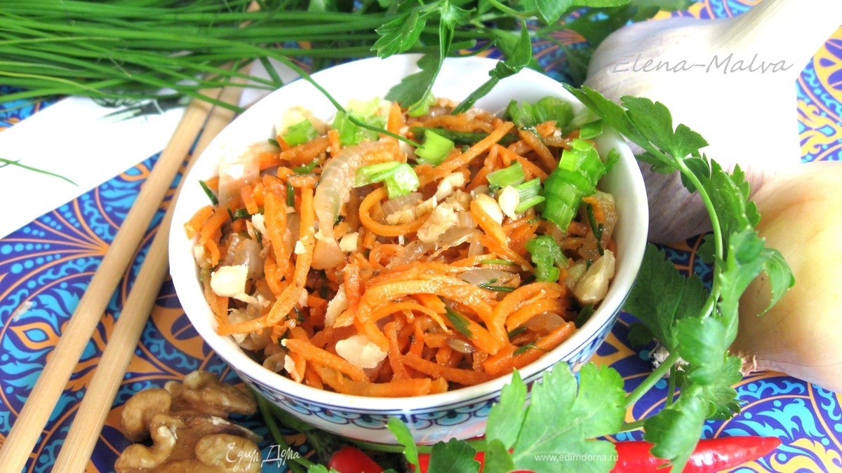 Салат из морковки по-корейски, орехов и зелени