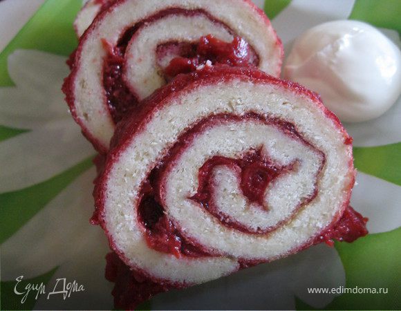 Рулет на белках с вишней Рулет на белках с вишней