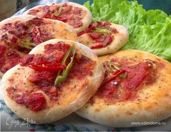 Фокачча с томатами и базиликом