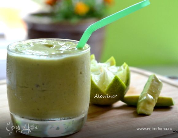 Кремовый смузи с манго и авокадо Кремовый смузи с манго и авокадо