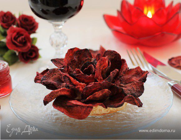  Роза из свекольных чипсов