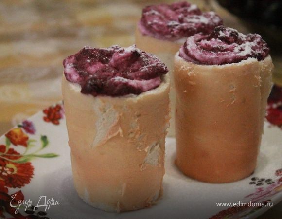 Бисквитные стаканчики с черничным муссом Бисквитные стаканчики с черничным муссом