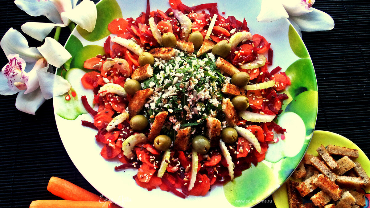 Салат "Овощное кольцо с пикантным творогом"