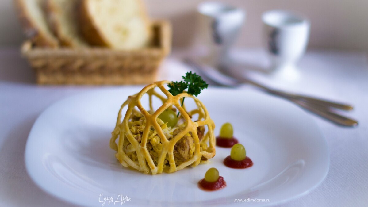 Любимый салат в хрустящей паутинке