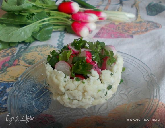 Творожная корзинка с салатом