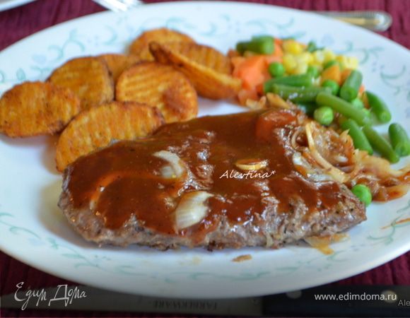 Говяжьи стейки на сковороде Говяжьи стейки на сковороде