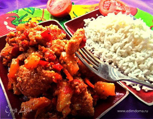 Курица с овощами и ананасом к рису