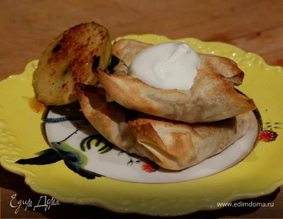 Конвертики из фило с запеченными яблоками 