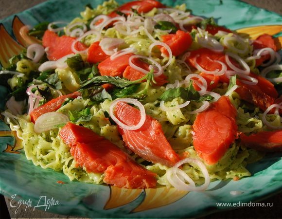 Паста с кетой, шпинатом и соусом песто Паста с кетой, шпинатом и соусом песто