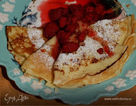 Творожные блинчики с малиновым соусом 