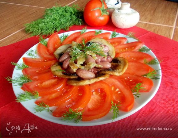 Салат с помидорами и заправкой из печеного чеснока