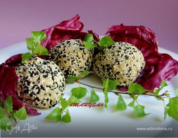 Шарики из куриного филе со шпинатом и кунжутом