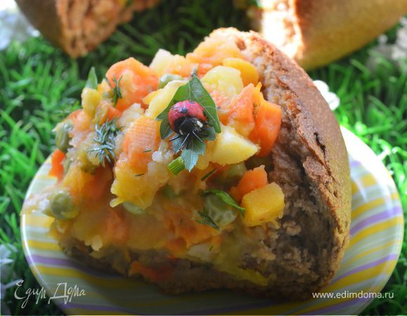 Овощное рагу в ржаном хлебе Овощное рагу в ржаном хлебе