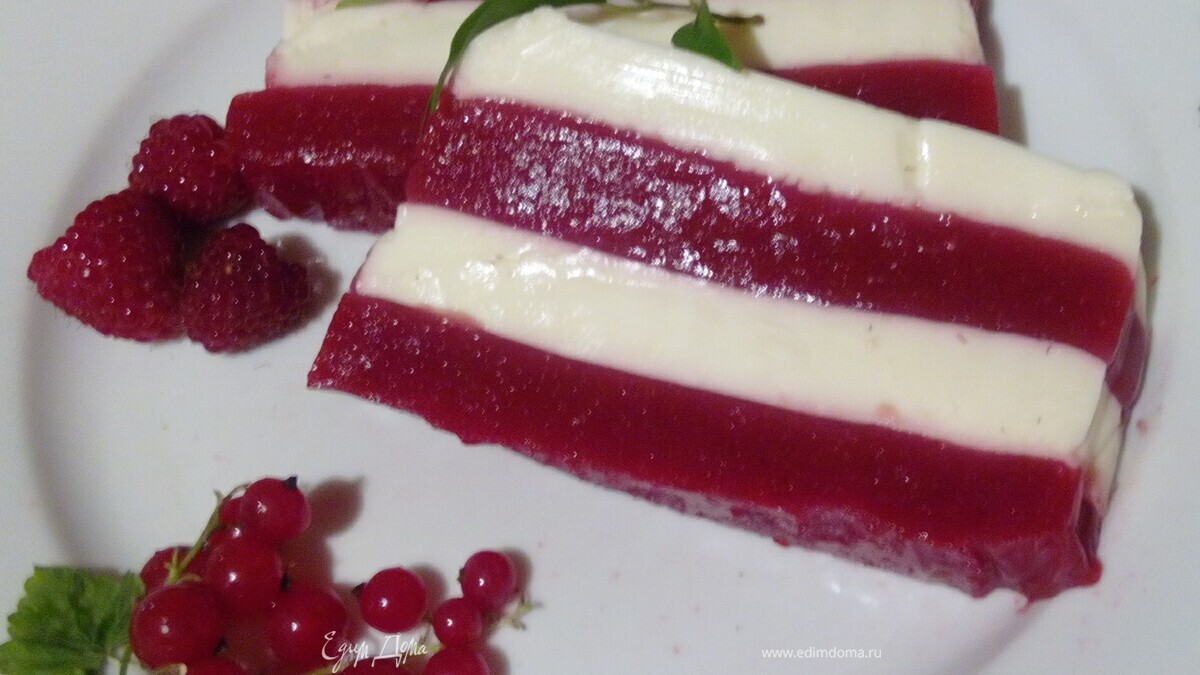 Сливочно-малиновая панна котта