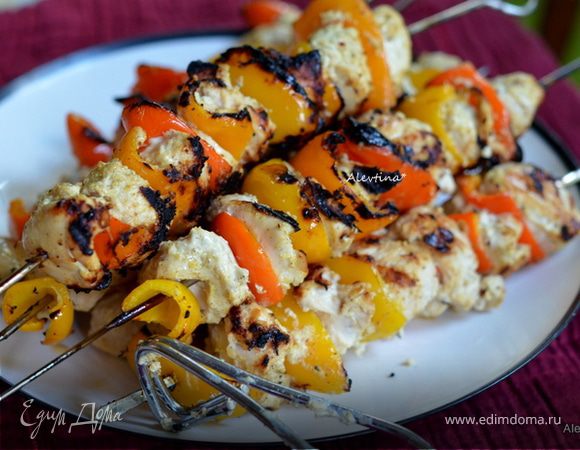 Сочный куриный шашлык, маринованный в йогурте Сочный куриный шашлык, маринованный в йогурте