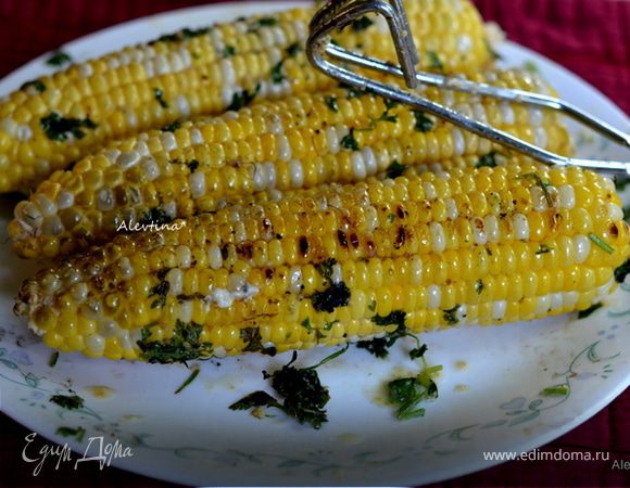 Кукуруза с маслом, кинзой и соком лайма Кукуруза с маслом, кинзой и соком лайма