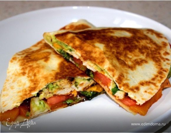 Кесадилья с гуакамоле и печеным перцем