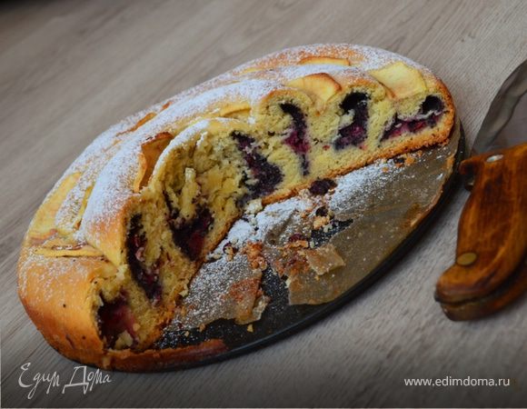 Сдобный пирог с вишнями и маком