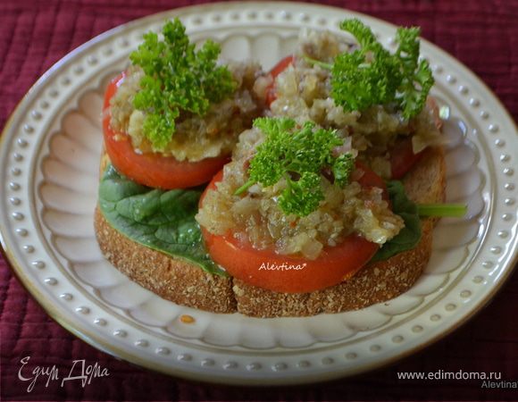 Бутерброд с томатами и анчоусной заправкой