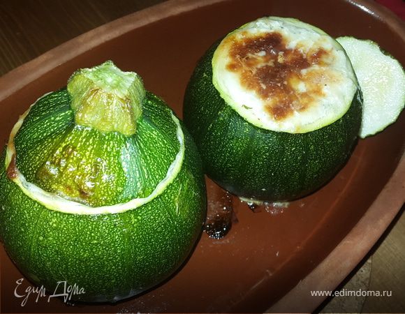 Круглые цукини, запеченные с курицей и лабне Круглые цукини, запеченные с курицей и лабне