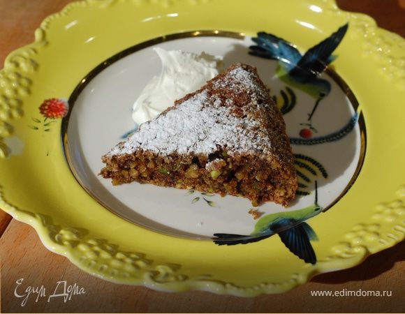 Фисташковый пирог со взбитыми сливками 