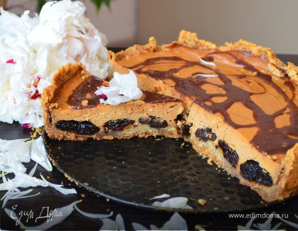 Творожно-карамельный пирог с черносливом
