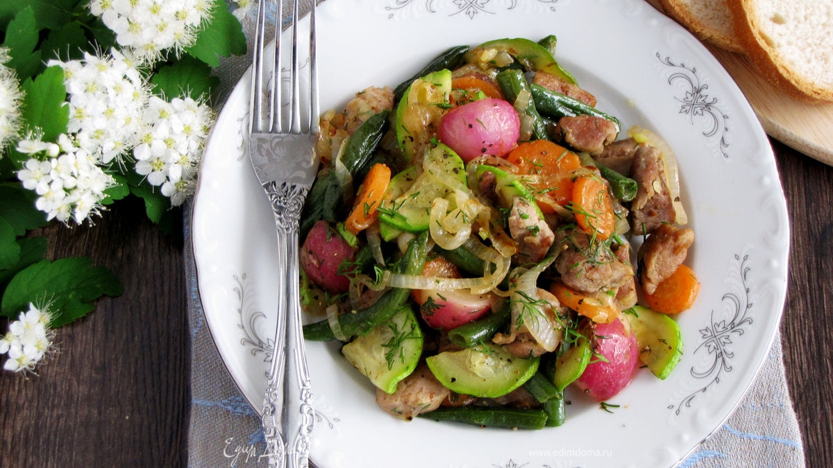 Филе индейки с молодыми овощами