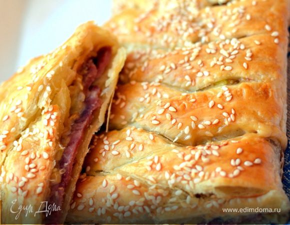 Штрудель с кабачками, ветчиной и сыром