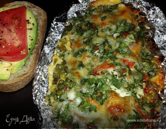 Филе лаврака, запеченное с зеленью и сыром