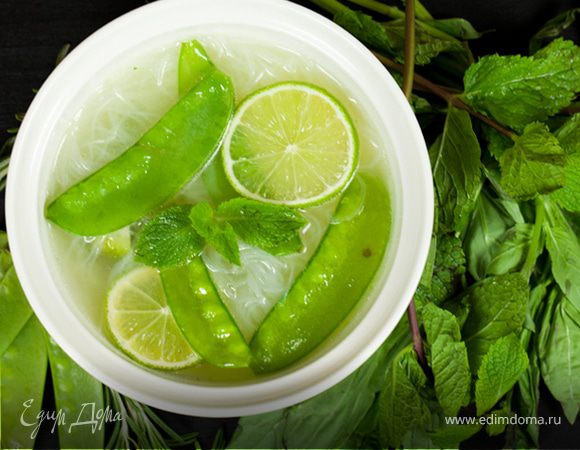 Зеленый суп с базиликом и мятой