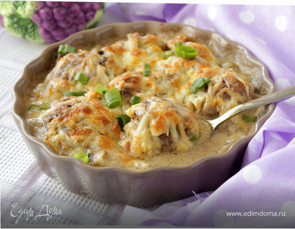 Тефтели в грибном соусе под сыром