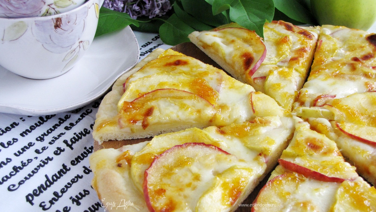 Яблочная пицца