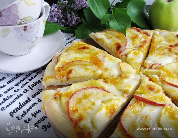 Яблочная пицца