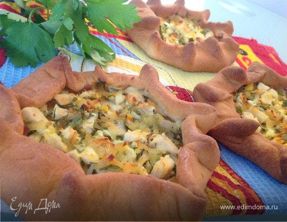 Мини-пироги с курицей и яйцом