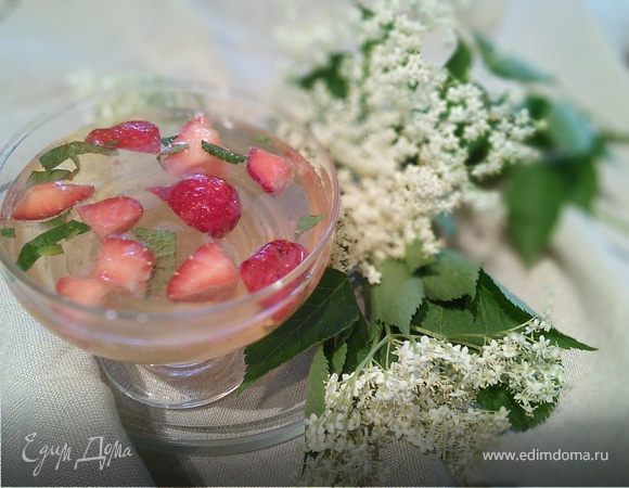 Клубничный Bowle "розовый Hugo" Клубничный Bowle "розовый Hugo"