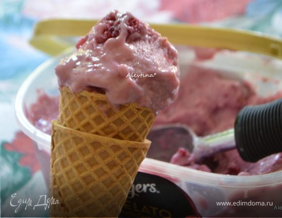Замороженный ягодный греческий йогурт