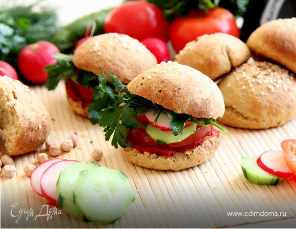 Гамбургеры овощные из нутовых булочек Гамбургеры овощные из нутовых булочек