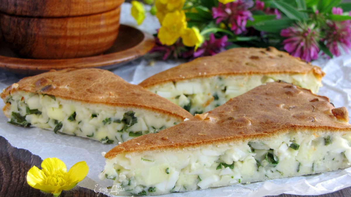 Нежный пирог с яйцами и зеленым луком