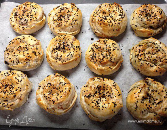 Булочки со шпинатом из теста фило (Ispanaklı Gül Böreği) Булочки со шпинатом из теста фило (Ispanaklı Gül Böreği)