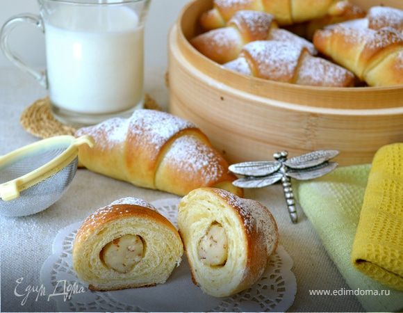 Рогалики с марципаном