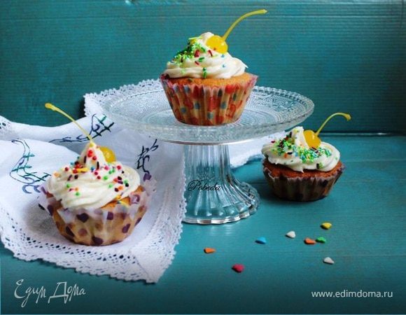 Сливочные капкейки с шоколадной начинкой и сырным кремом Сливочные капкейки с шоколадной начинкой и сырным кремом