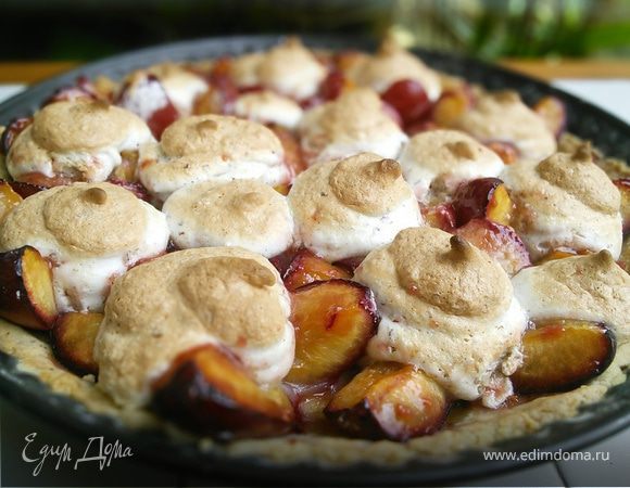 Сливовый тарт с ореховым безе Сливовый тарт с ореховым безе