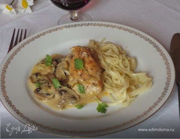 Курица под соусом из шампиньонов