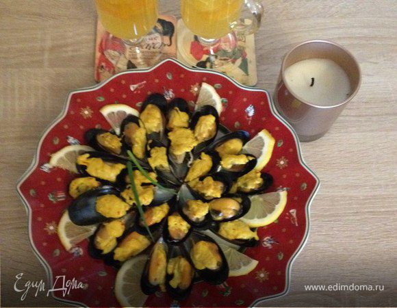 Чилийские мидии в шафрановом соусе и мандариновое желе со специями Чилийские мидии в шафрановом соусе и мандариновое желе со специями