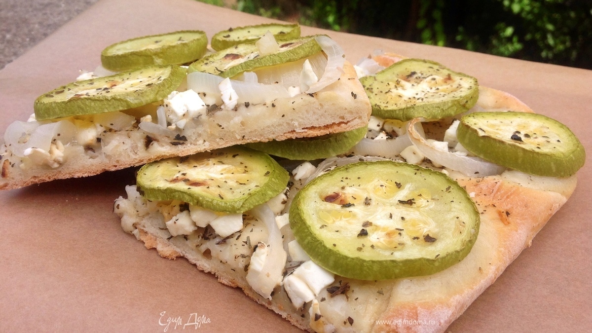 Пицца с кабачками и ароматом базилика