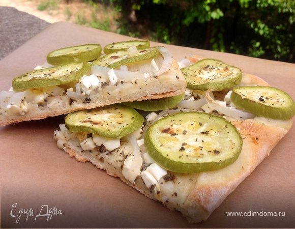 Пицца с кабачками и ароматом базилика