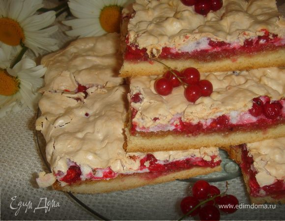 Пирог с красной смородиной и безе