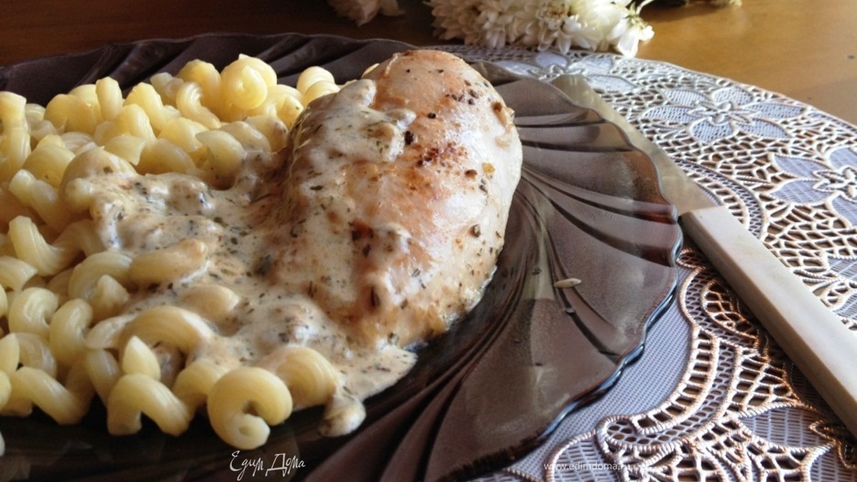 Куриное филе в сливочном соусе с экстрагоном