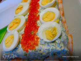 Закусочный торт с лососем и креветками